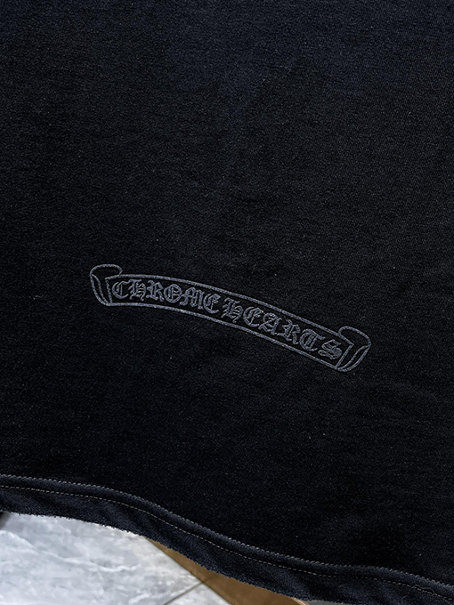 クロムハーツスーパーコピー クラシックなサンスクリット文字の半袖Tシャツ