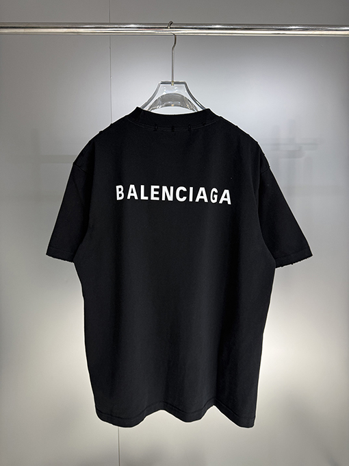 バレンシアガコピー Balenciaga ダメージデザインの半袖Tシャツ