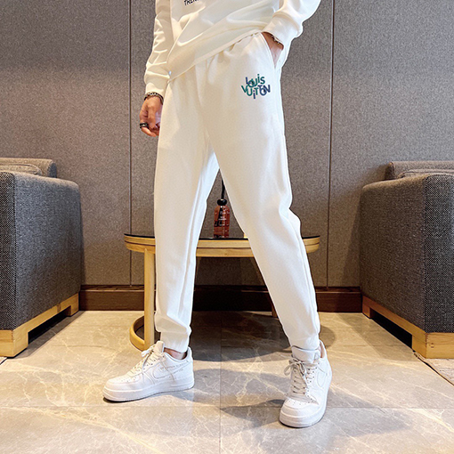 ルイヴィトンブランドコピー 最新のトレンドクルーネックのスウェットシャツとパンツのセット