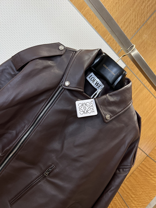 ロエベコピー 斜めジッパーのモーターサイクルスタイルのレザージャケット