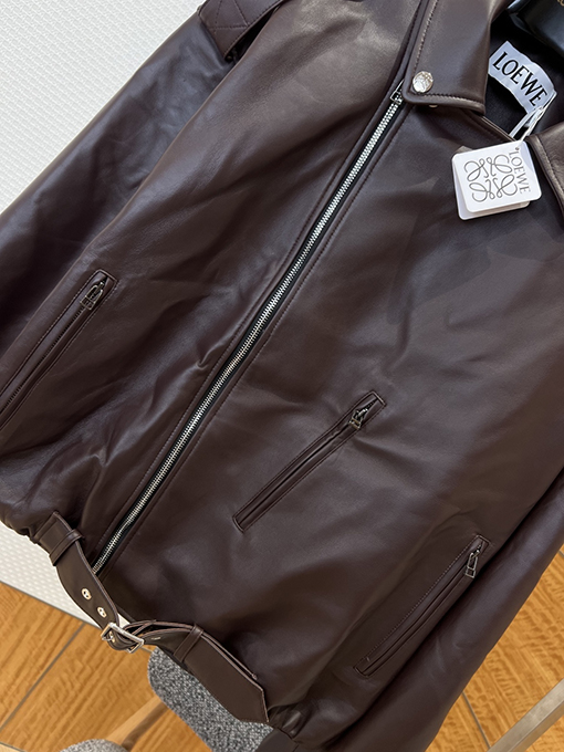 ロエベコピー 斜めジッパーのモーターサイクルスタイルのレザージャケット