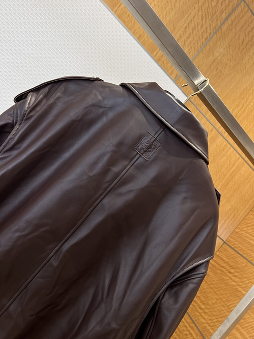 ロエベコピー 斜めジッパーのモーターサイクルスタイルのレザージャケット