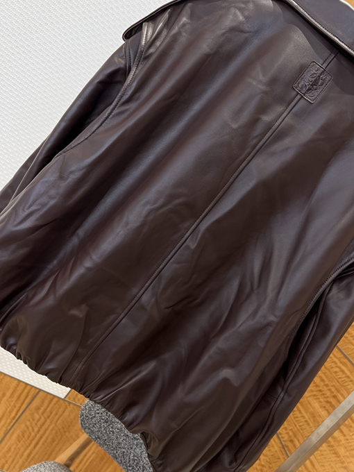 ロエベコピー 斜めジッパーのモーターサイクルスタイルのレザージャケット