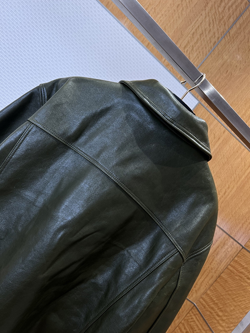 ルイヴィトン LOUIS VUITTON レターロゴ入りラペルジップアップレザージャケット