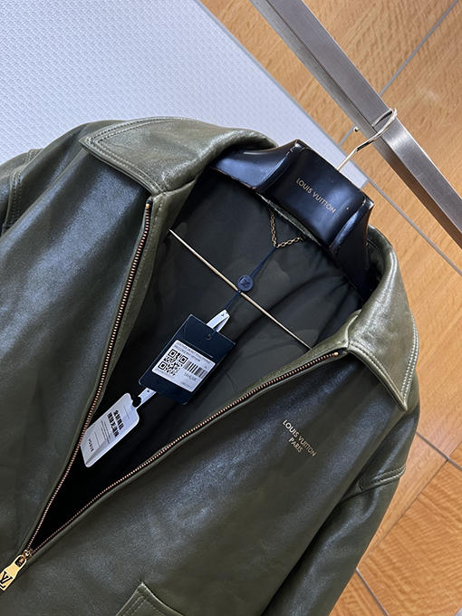 ルイヴィトン LOUIS VUITTON レターロゴ入りラペルジップアップレザージャケット