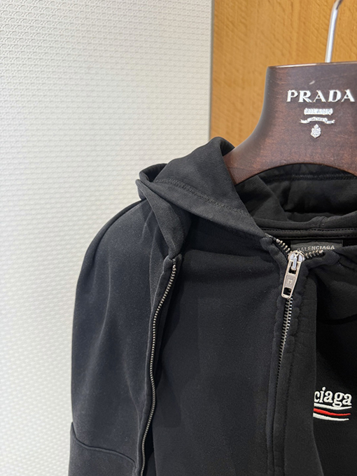 バレンシアガスーパーコピー BALENCIAGA ツーピース風のフード付きジップアップジャケット