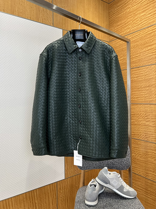 ボッテガヴェネタコピー ボタンダウンの織り襟レザージャケット