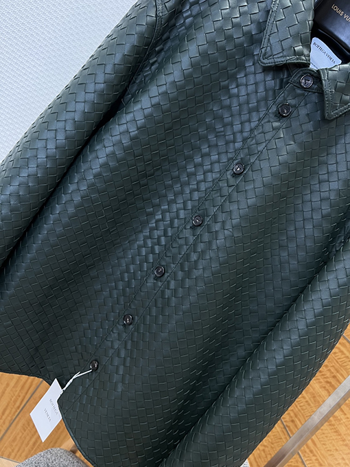 ボッテガヴェネタコピー ボタンダウンの織り襟レザージャケット