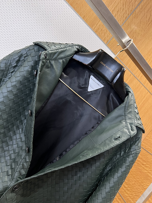 ボッテガヴェネタコピー ボタンダウンの織り襟レザージャケット