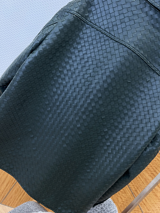 ボッテガヴェネタコピー ボタンダウンの織り襟レザージャケット