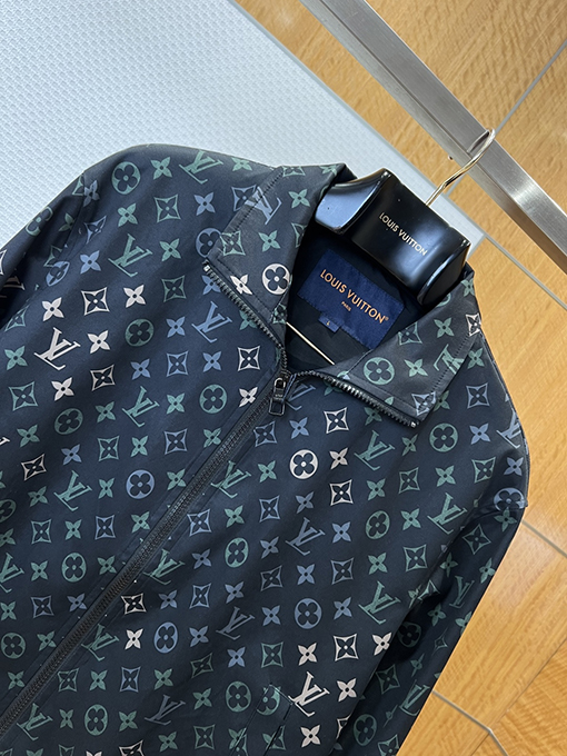 ルイヴィトンスーパーコピー カラフルな花柄の襟付きジャケット