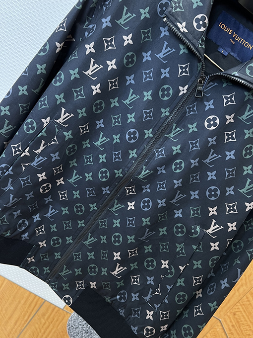 ルイヴィトンスーパーコピー カラフルな花柄の襟付きジャケット