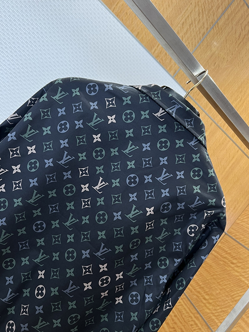 ルイヴィトンスーパーコピー カラフルな花柄の襟付きジャケット