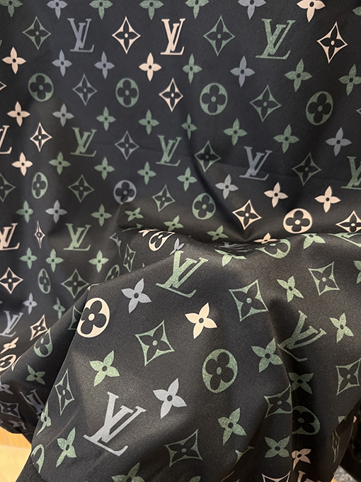 ルイヴィトンスーパーコピー カラフルな花柄の襟付きジャケット