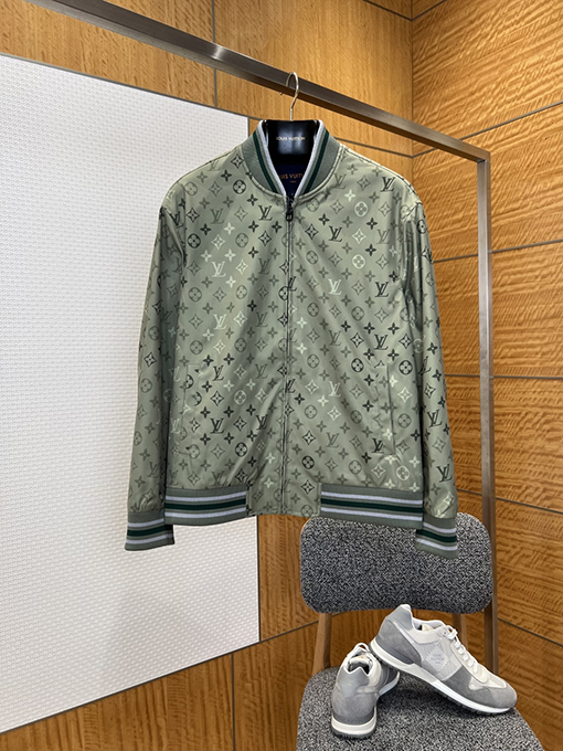 ルイヴィトン グラデーションモノグラム柄のベースボールジャケット