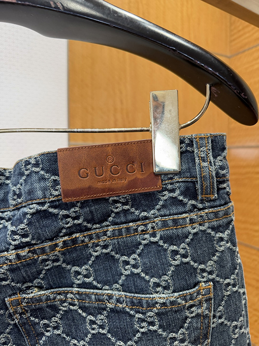 グッチ 全面プリントジーンズ