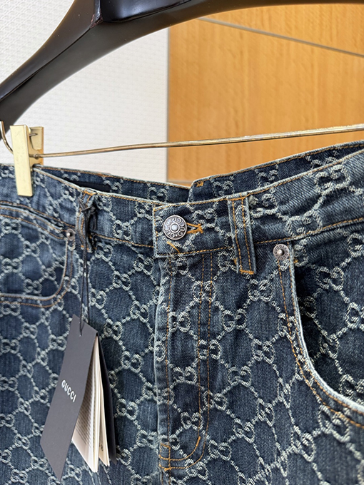 グッチ 全面プリントジーンズ