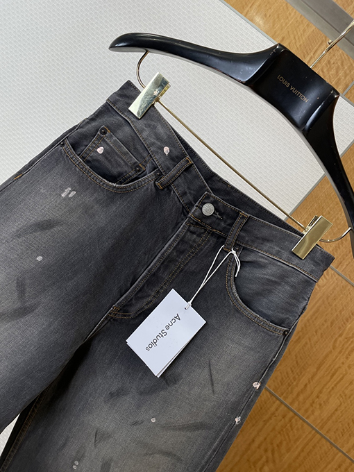 アクネストゥディオズ ダメージのスプラッターペイントデニムカプリパンツ