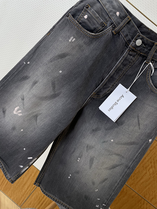 アクネストゥディオズ ダメージのスプラッターペイントデニムカプリパンツ