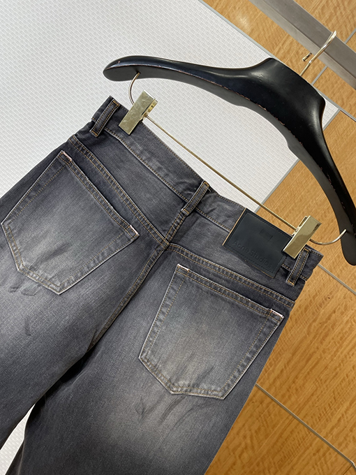 アクネストゥディオズ ダメージのスプラッターペイントデニムカプリパンツ