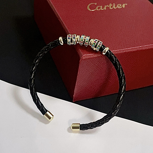 カルティエコピー ダイヤモンドがちりばめられたレザーコードブレスレット