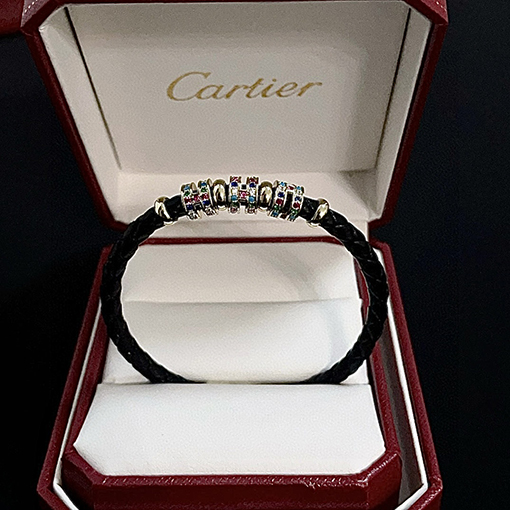 カルティエコピー ダイヤモンドがちりばめられたレザーコードブレスレット
