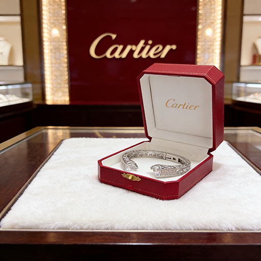 カルティエ ダイヤモンドがちりばめられたブレスレット