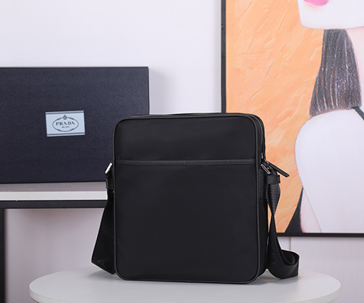 プラダ 新作メンズバッグ