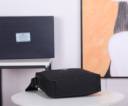 プラダ 新作メンズバッグ