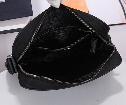 プラダ 新作メンズバッグ