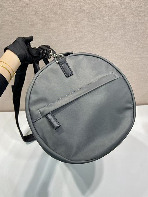 プラダ 新しい旅行バッグ