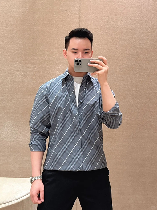 バーバリースーパーコピー チェック柄の長袖襟付きシャツ