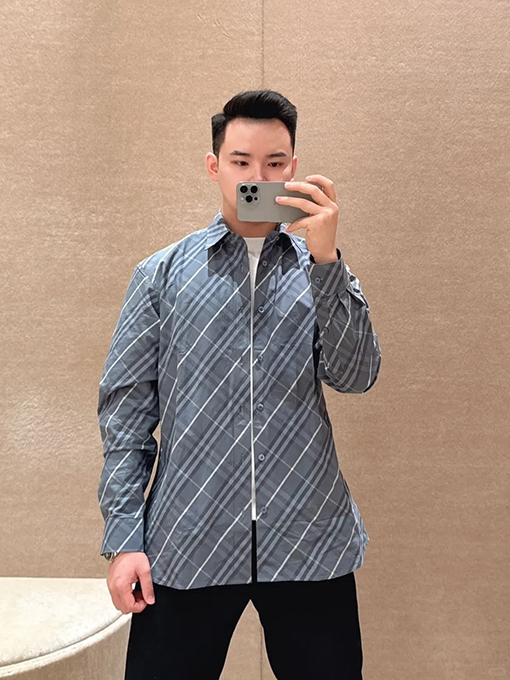 バーバリースーパーコピー チェック柄の長袖襟付きシャツ