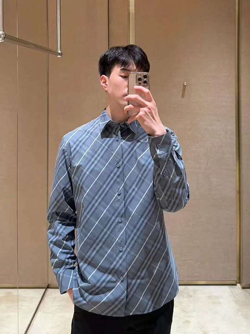 バーバリースーパーコピー チェック柄の長袖襟付きシャツ