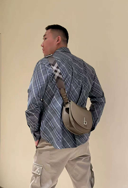 バーバリースーパーコピー チェック柄の長袖襟付きシャツ