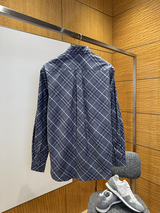 バーバリースーパーコピー チェック柄の長袖襟付きシャツ