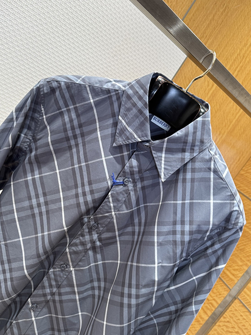 バーバリースーパーコピー チェック柄の長袖襟付きシャツ