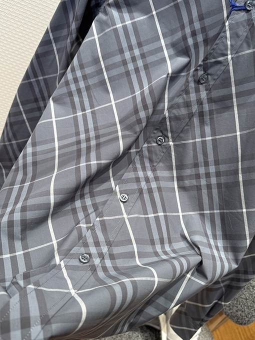 バーバリースーパーコピー チェック柄の長袖襟付きシャツ