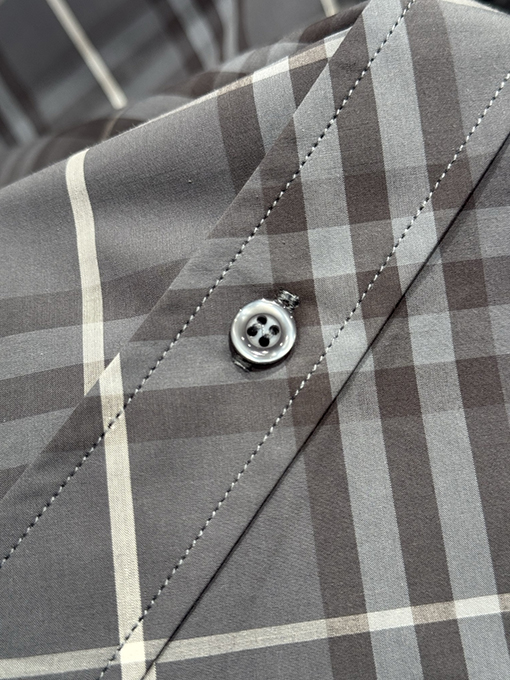 バーバリースーパーコピー チェック柄の長袖襟付きシャツ