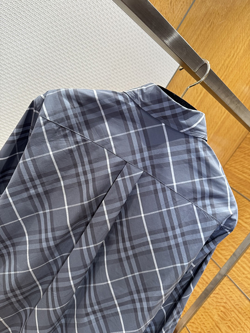 バーバリースーパーコピー チェック柄の長袖襟付きシャツ