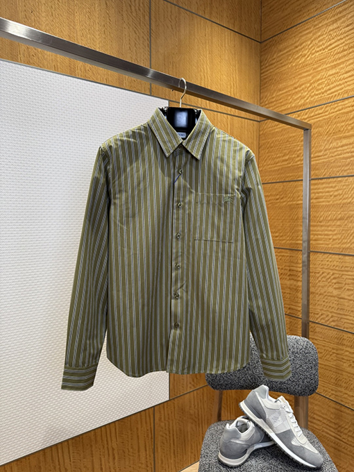 バーバリー ストライプ柄の長袖襟付きシャツ