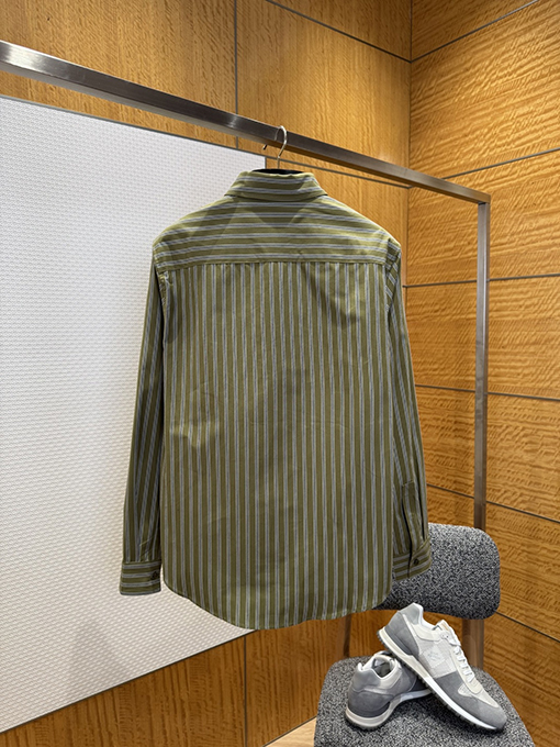 バーバリー ストライプ柄の長袖襟付きシャツ