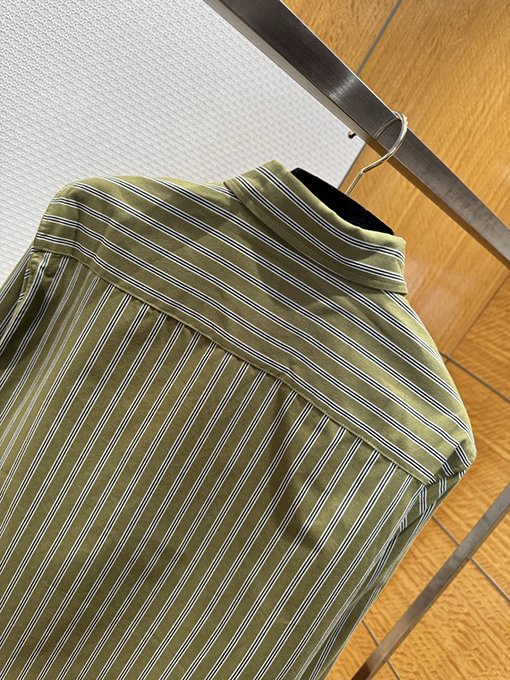 バーバリー ストライプ柄の長袖襟付きシャツ