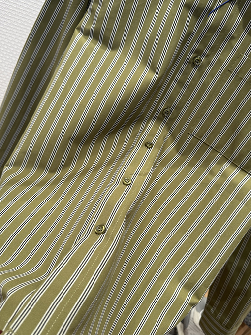 バーバリー ストライプ柄の長袖襟付きシャツ