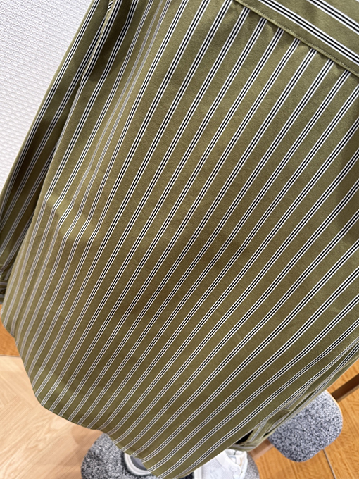 バーバリー ストライプ柄の長袖襟付きシャツ