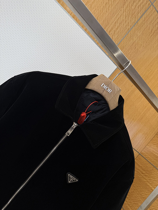 プラダコピー ベルベット素材のスタンドカラージャケット