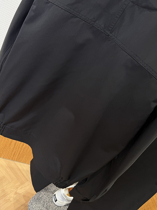 ディオールスーパーコピー Christian Dior Coutureスズランの刺繍入りジャケットとストレートレッグパンツのスーツ