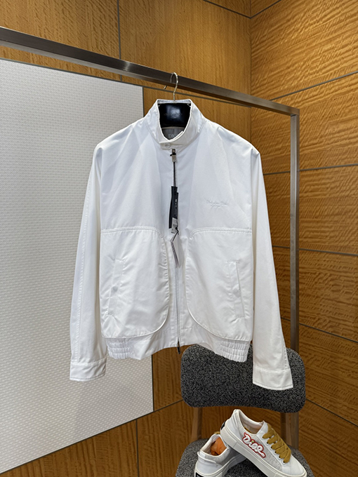 ディオールスーパーコピー Christian Dior Coutureスズランの刺繍入りジャケットとストレートレッグパンツのスーツ