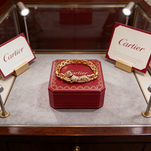 カルティエ ダイヤモンドがちりばめられたパンサーのブレスレット