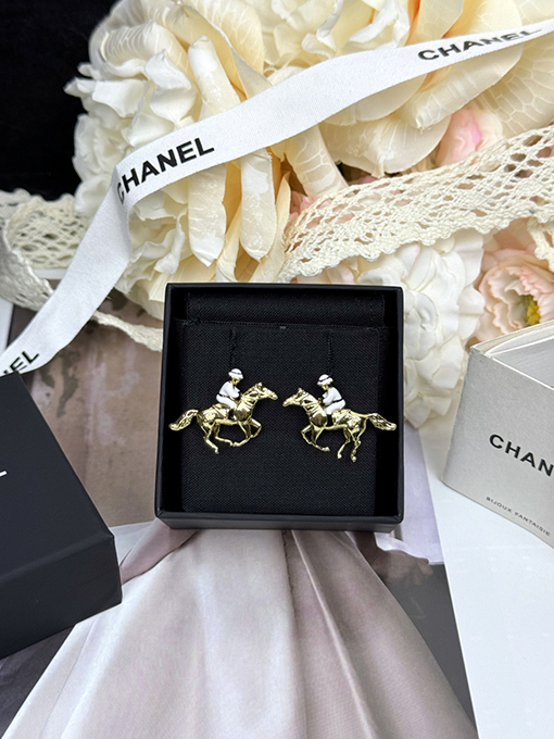 シャネル 乗馬のエナメルイヤリング